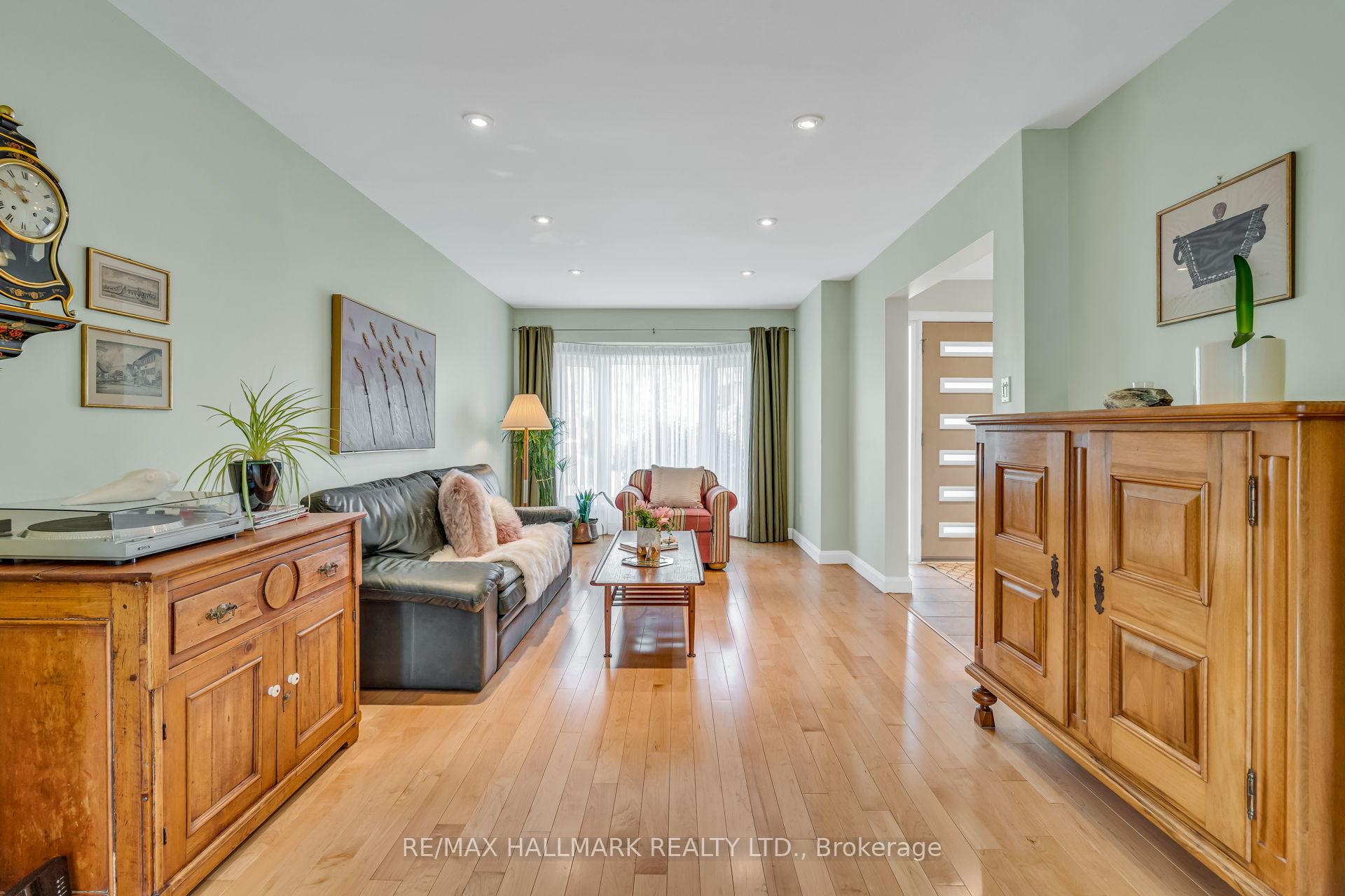 Photo 11 of 54 Bryant Road, Markham, Markham Village — HOMEH