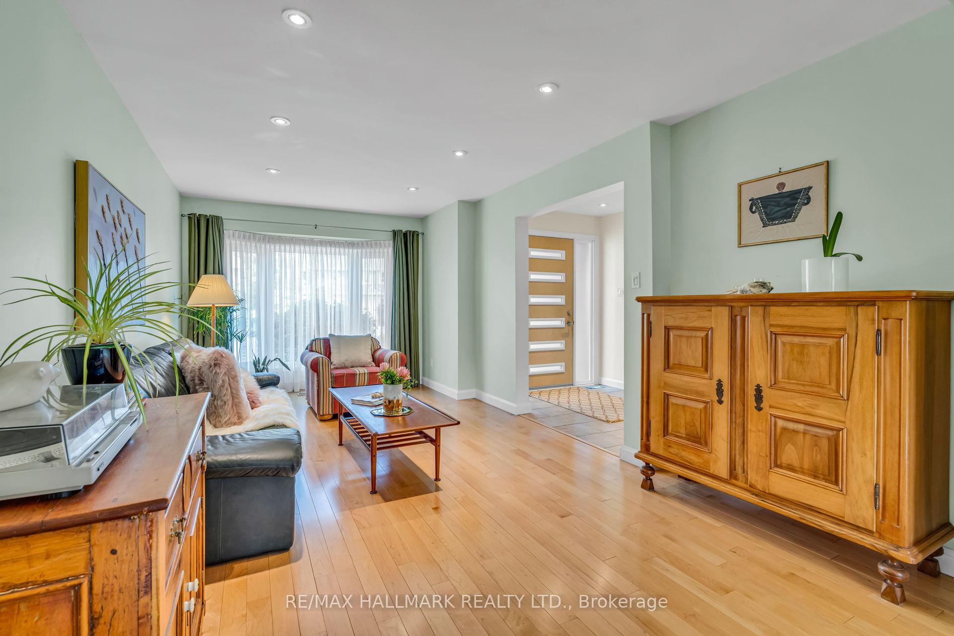 Photo 6 of 54 Bryant Road, Markham, Markham Village — HOMEH