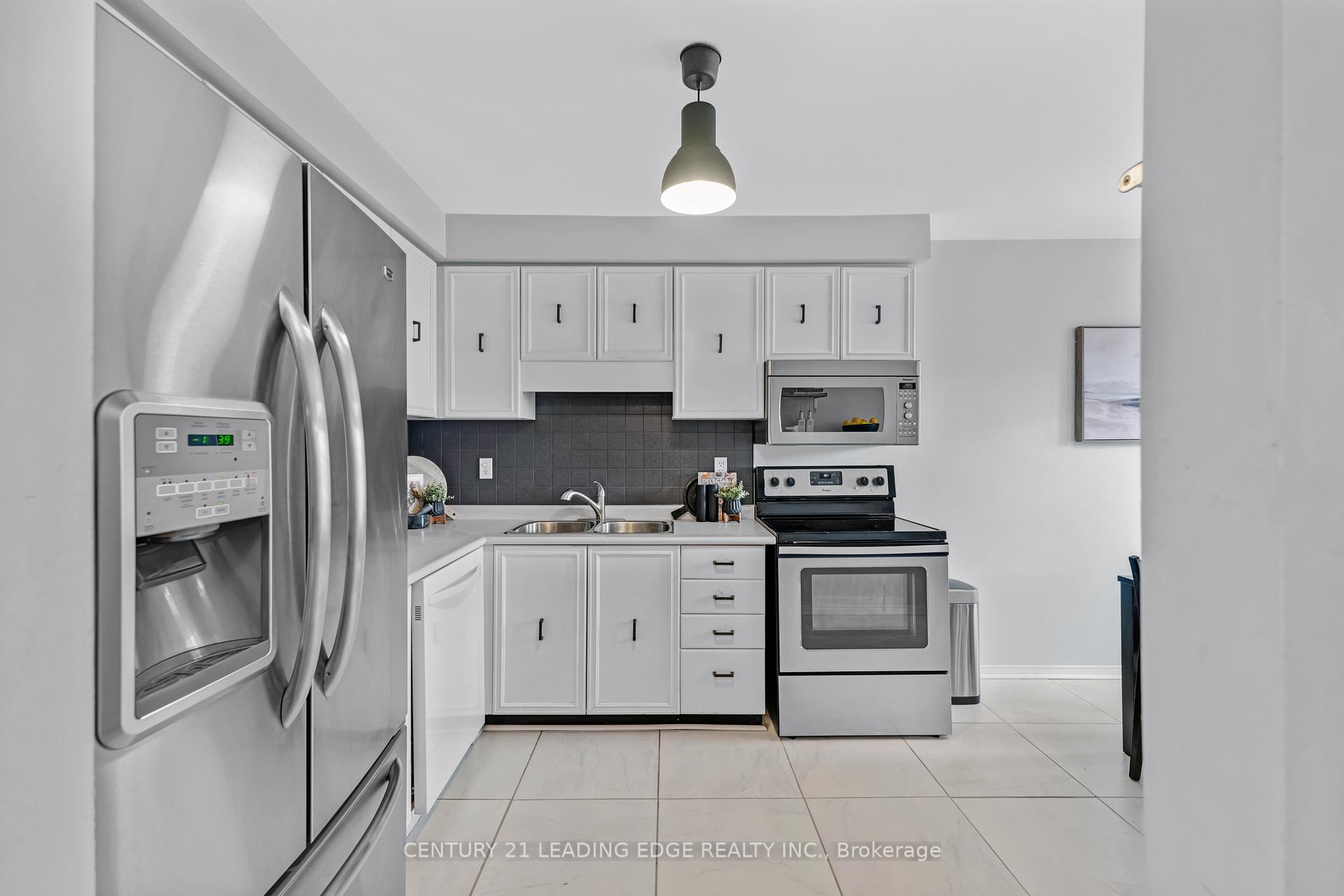 Photo 15 of 46 Fenwick Avenue, Clarington, Bowmanville — HOMEH