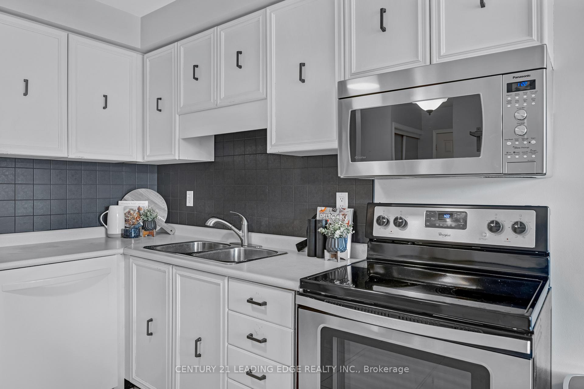 Photo 23 of 46 Fenwick Avenue, Clarington, Bowmanville — HOMEH