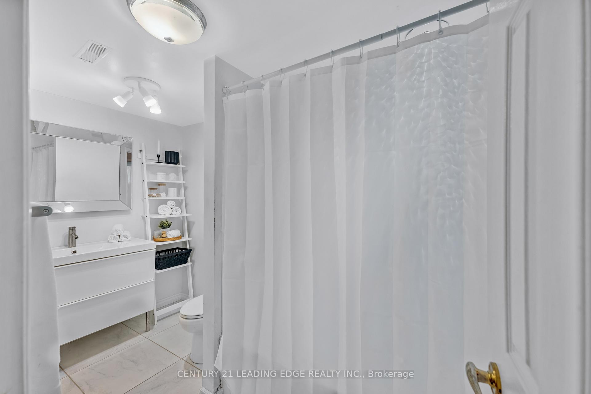 Photo 26 of 46 Fenwick Avenue, Clarington, Bowmanville — HOMEH