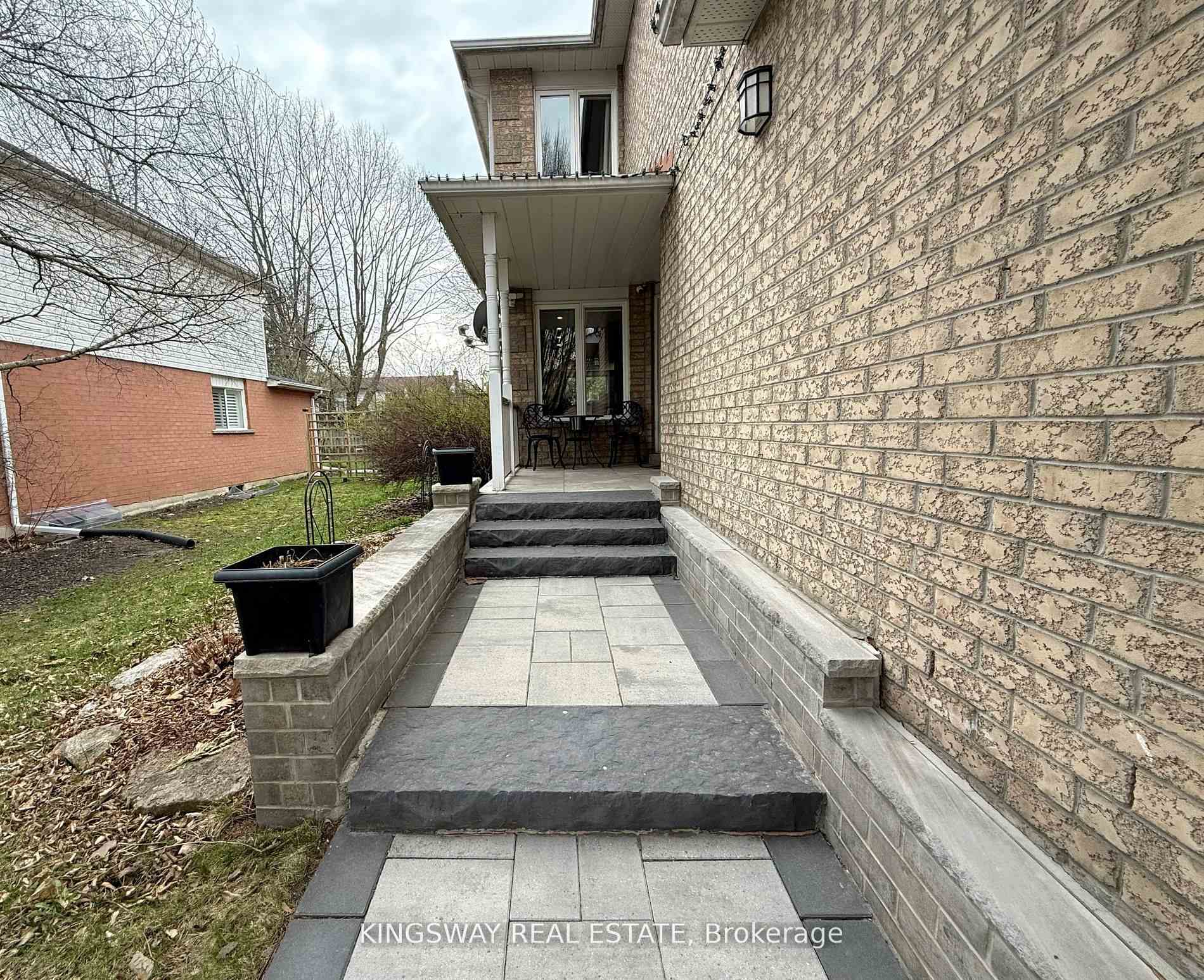 Photo 11 of 49 Farncomb Crescent, Clarington, Bowmanville — HOMEH