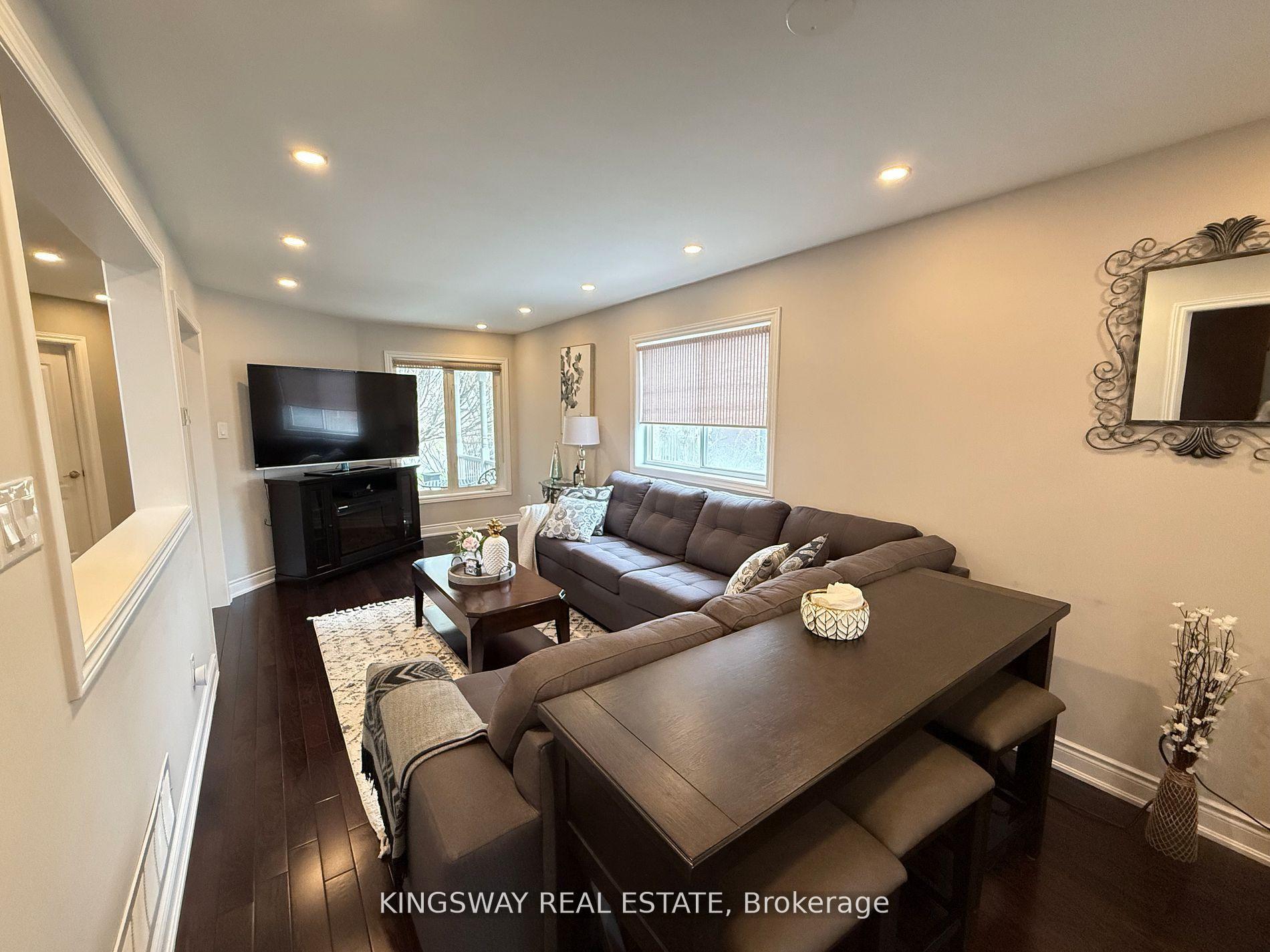 Photo 10 of 49 Farncomb Crescent, Clarington, Bowmanville — HOMEH