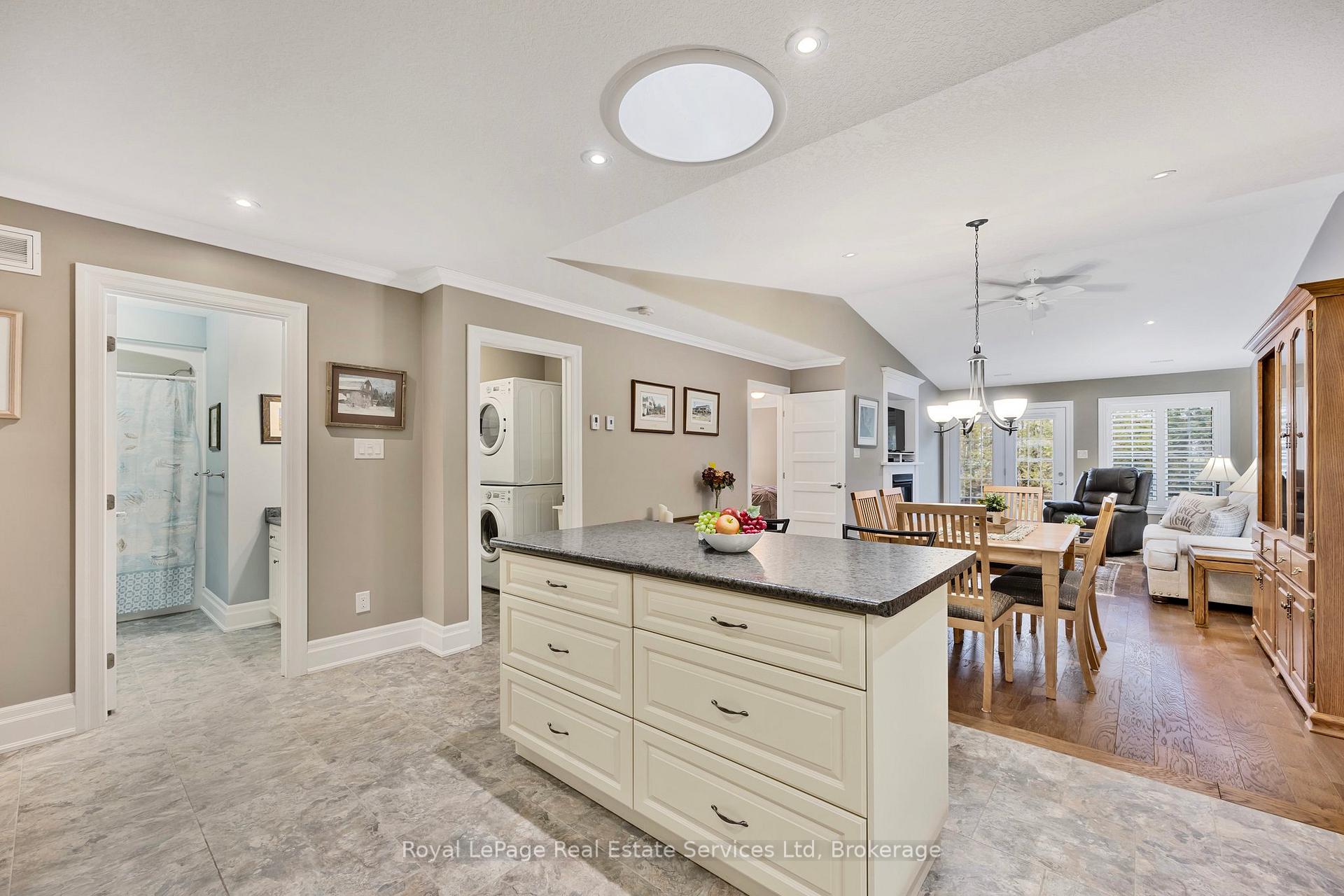Photo 6 of 39 Clover Crescent, Wasaga Beach — HOMEH