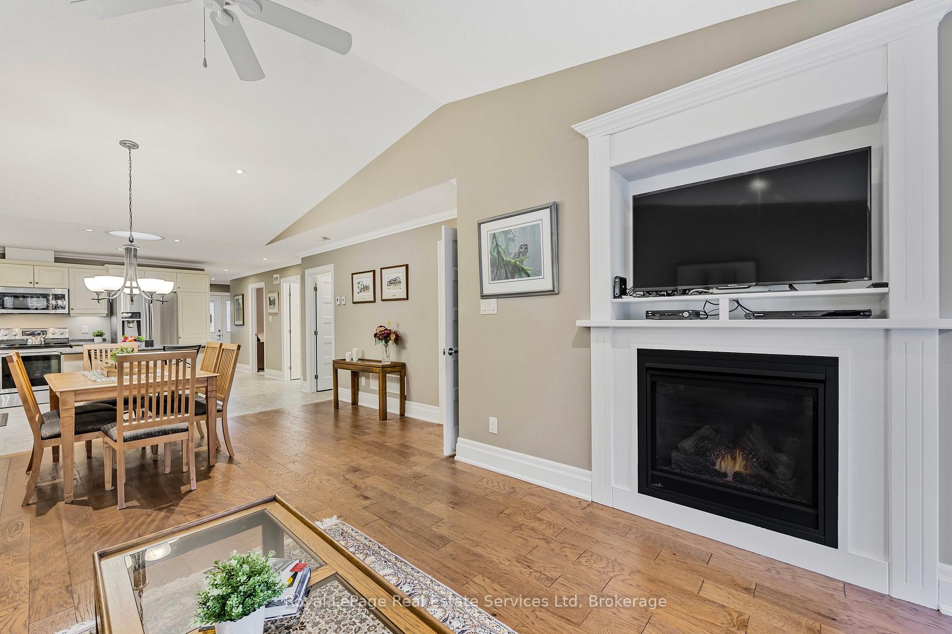 Photo 11 of 39 Clover Crescent, Wasaga Beach — HOMEH