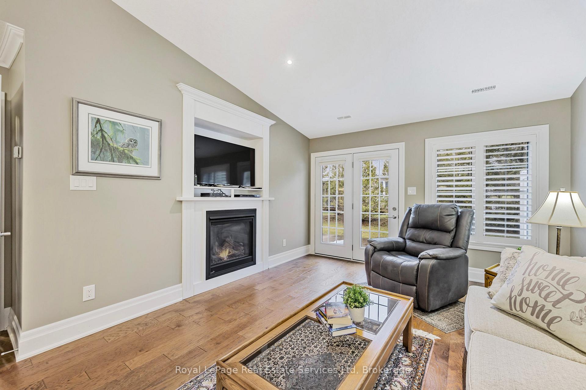 Photo 7 of 39 Clover Crescent, Wasaga Beach — HOMEH