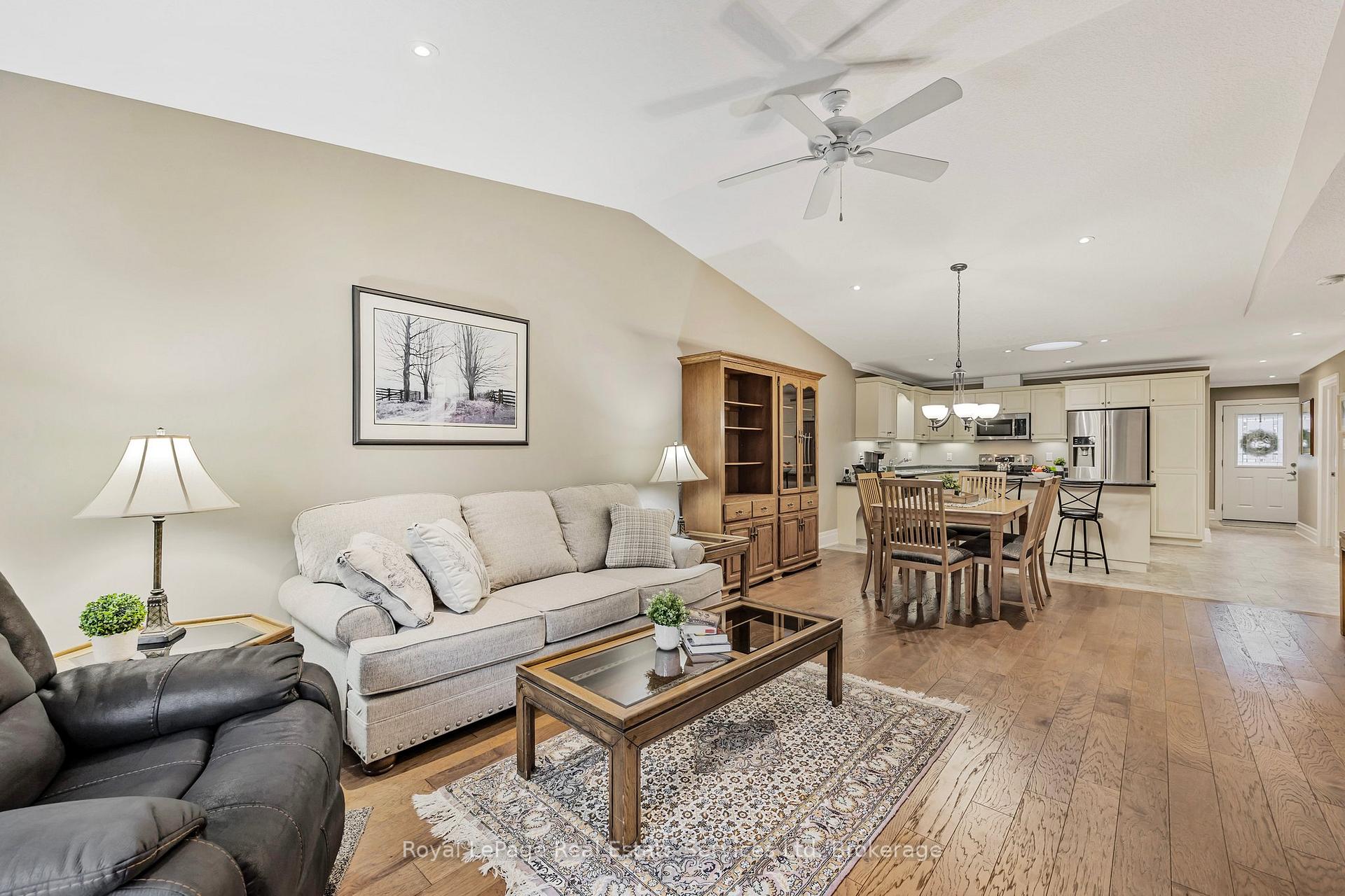 Photo 3 of 39 Clover Crescent, Wasaga Beach — HOMEH