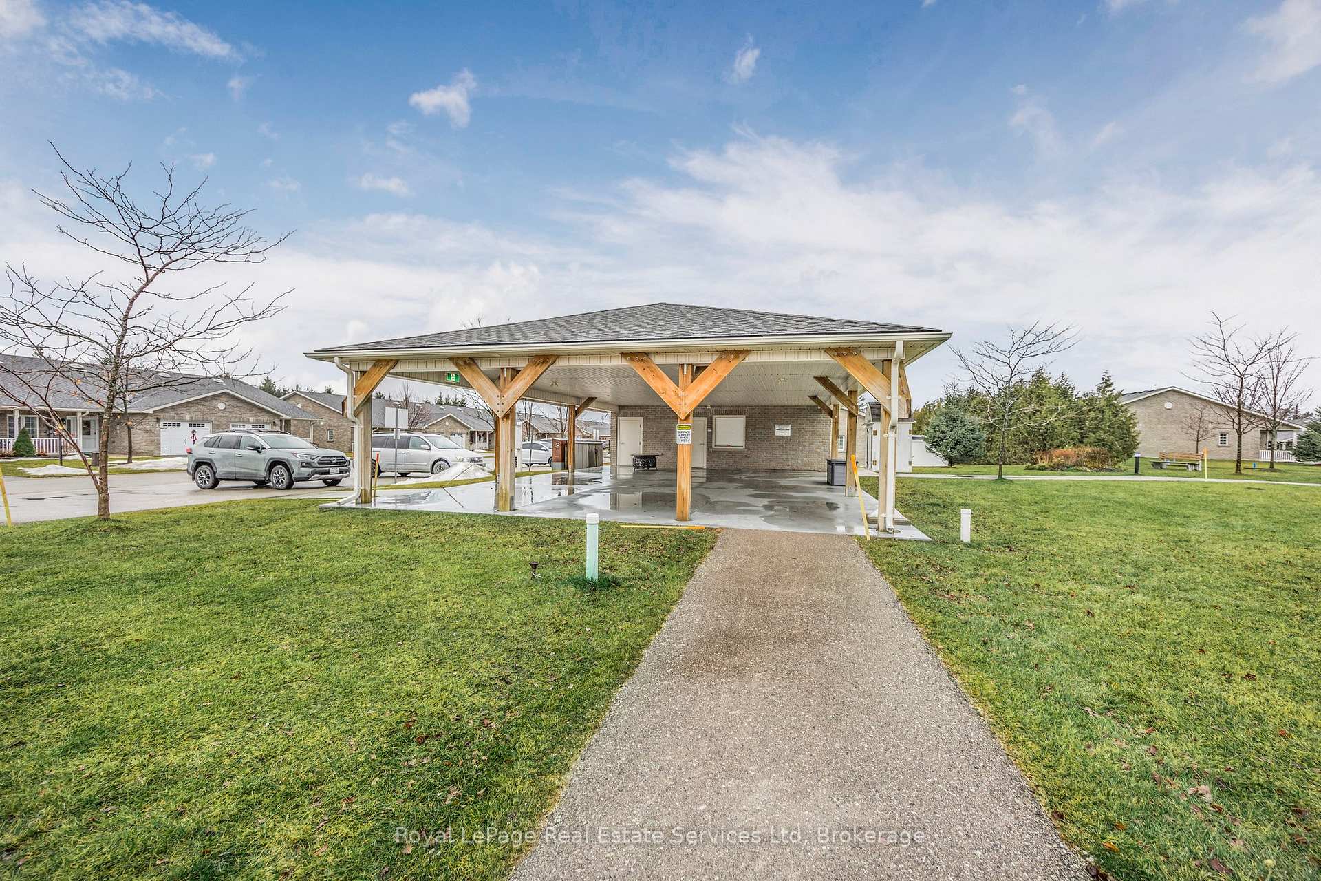 Photo 20 of 39 Clover Crescent, Wasaga Beach — HOMEH