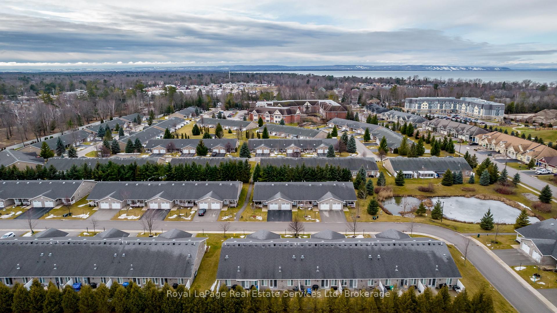 Photo 24 of 39 Clover Crescent, Wasaga Beach — HOMEH