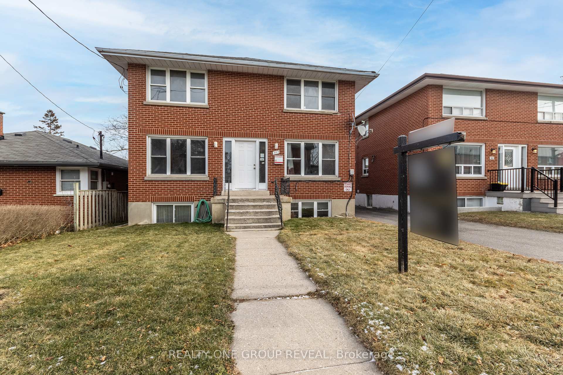 Front of 385 Mary Street N