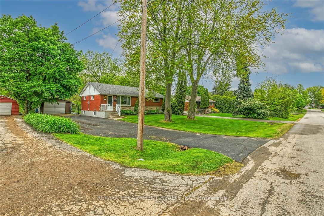 Photo 2 of 88 Aldercrest Avenue, Hamilton, Allison — HOMEH