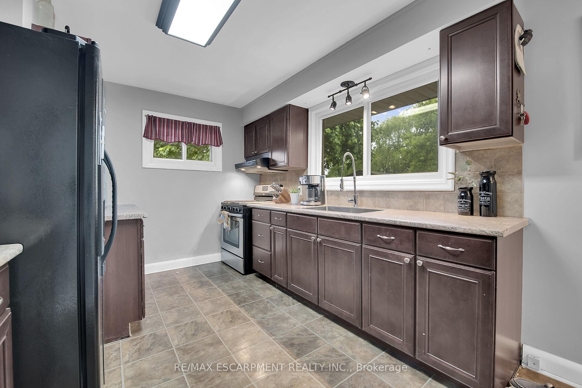 Photo 8 of 88 Aldercrest Avenue, Hamilton, Allison — HOMEH