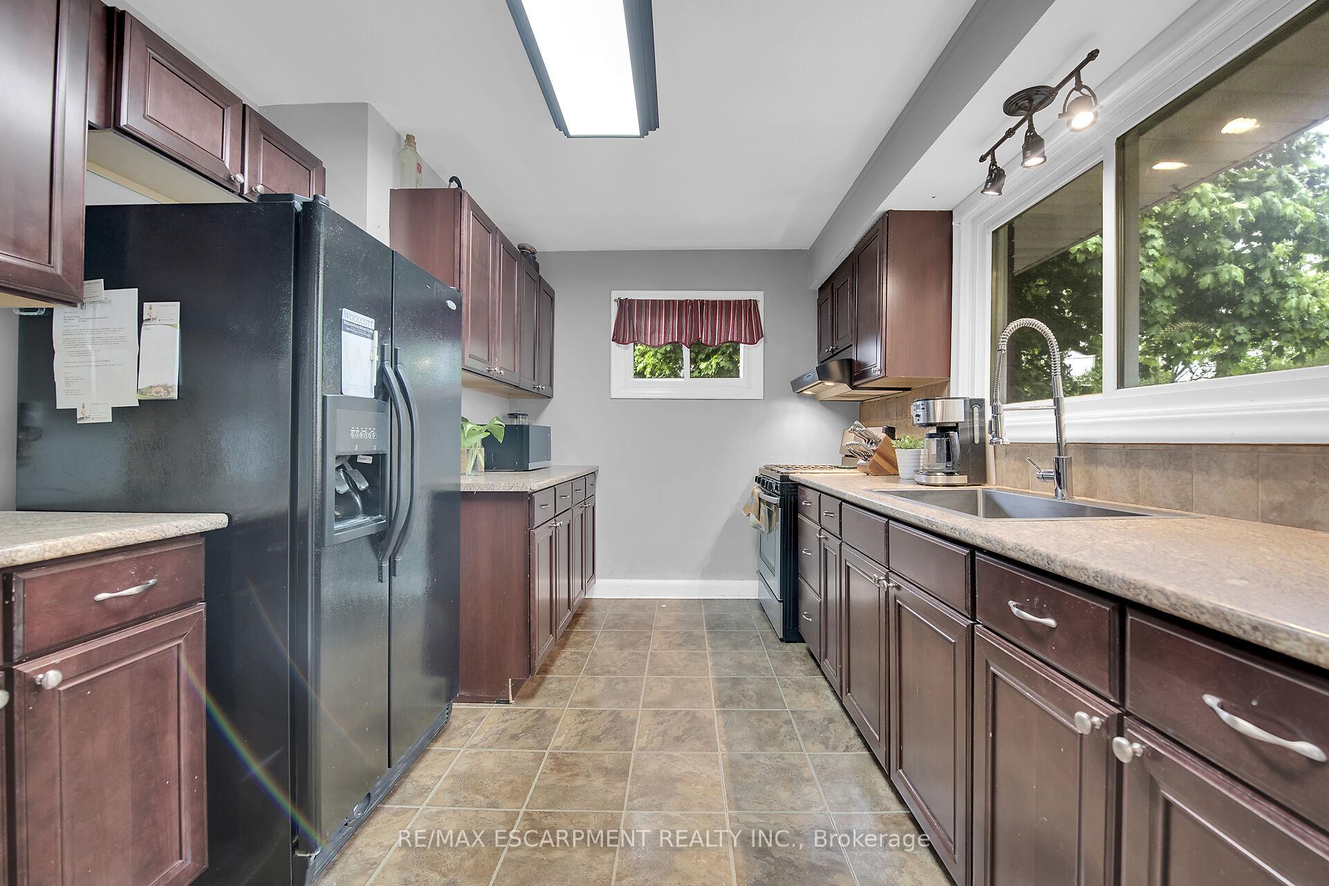 Photo 10 of 88 Aldercrest Avenue, Hamilton, Allison — HOMEH