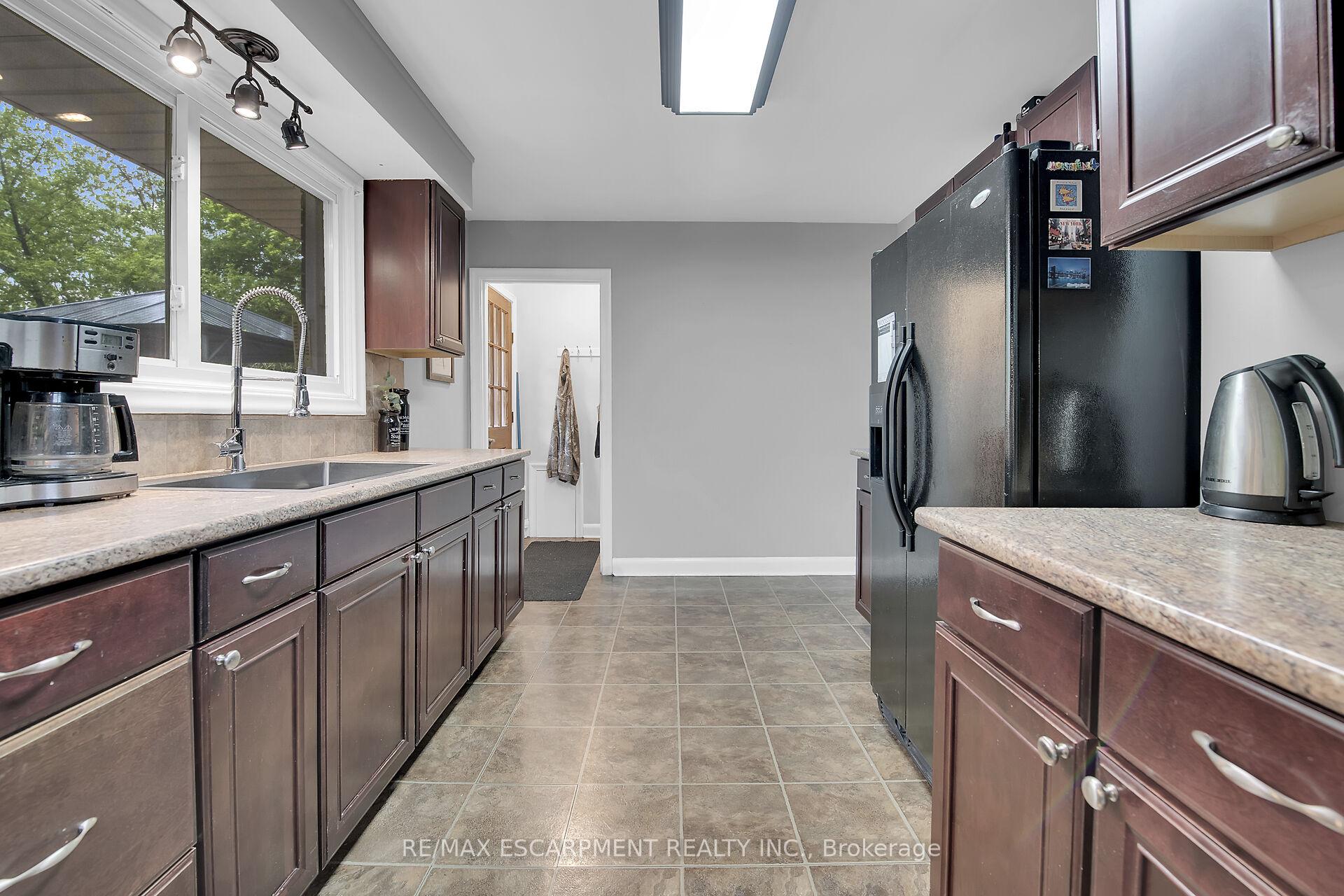 Photo 4 of 88 Aldercrest Avenue, Hamilton, Allison — HOMEH