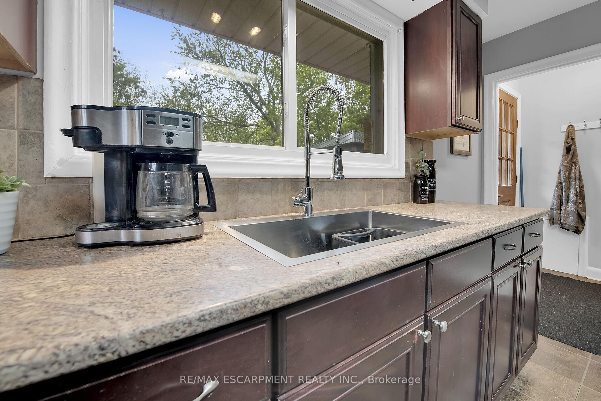 Photo 9 of 88 Aldercrest Avenue, Hamilton, Allison — HOMEH