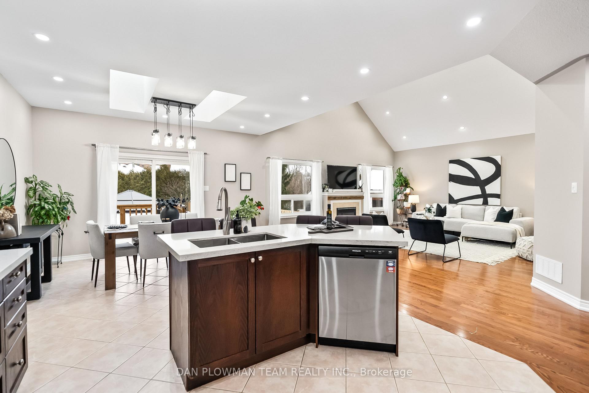 Photo 9 of 3065 Trulls Road, Clarington, Courtice — HOMEH