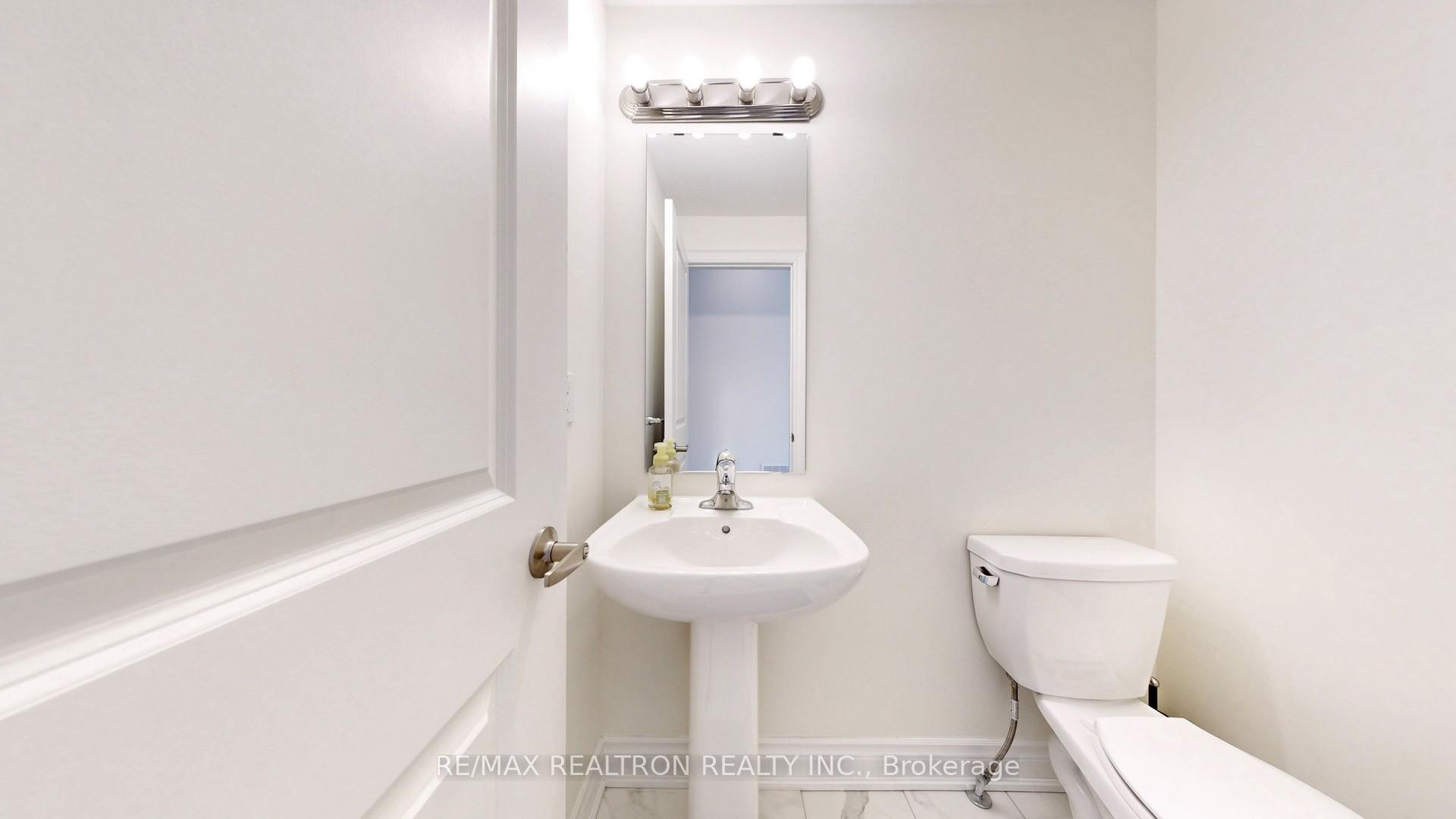 Photo 3 of 6 Reign Lane, Markham, Cedarwood — HOMEH