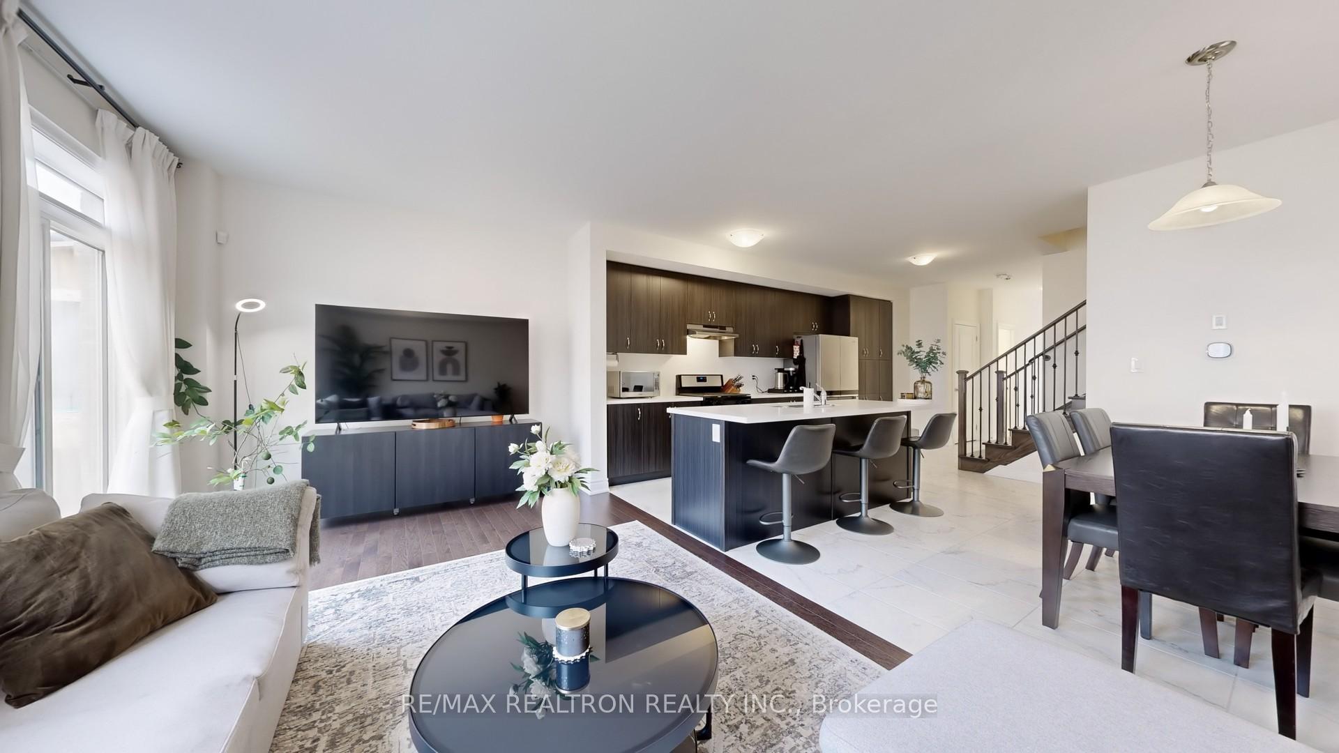 Photo 24 of 6 Reign Lane, Markham, Cedarwood — HOMEH