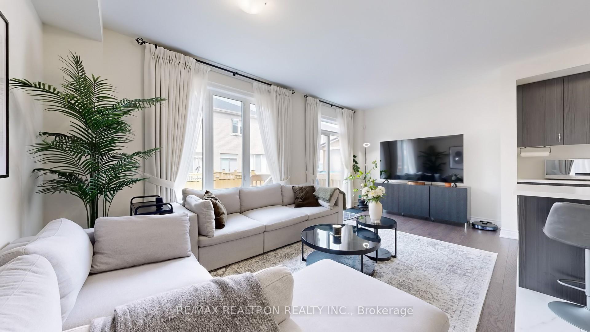 Photo 14 of 6 Reign Lane, Markham, Cedarwood — HOMEH