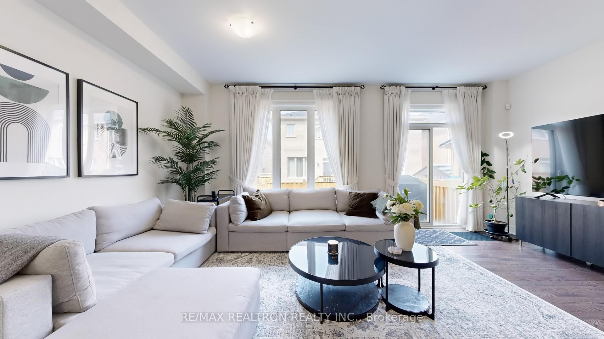 Photo 12 of 6 Reign Lane, Markham, Cedarwood — HOMEH
