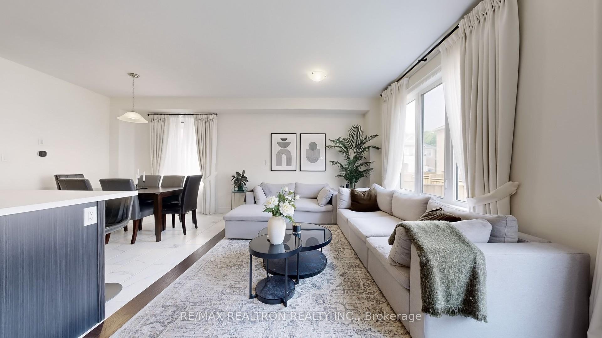 Photo 4 of 6 Reign Lane, Markham, Cedarwood — HOMEH