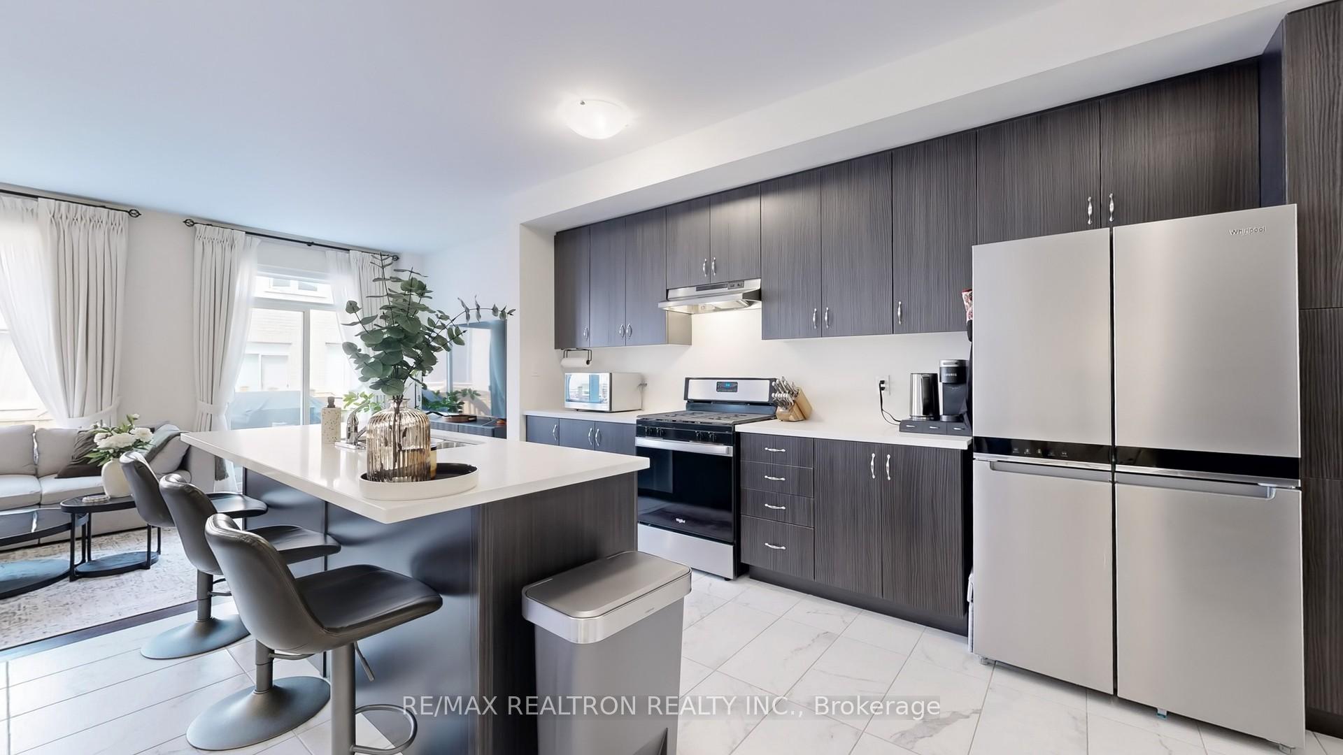 Photo 10 of 6 Reign Lane, Markham, Cedarwood — HOMEH