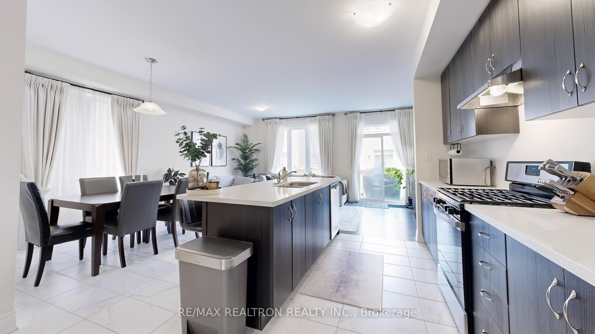 Photo 35 of 6 Reign Lane, Markham, Cedarwood — HOMEH