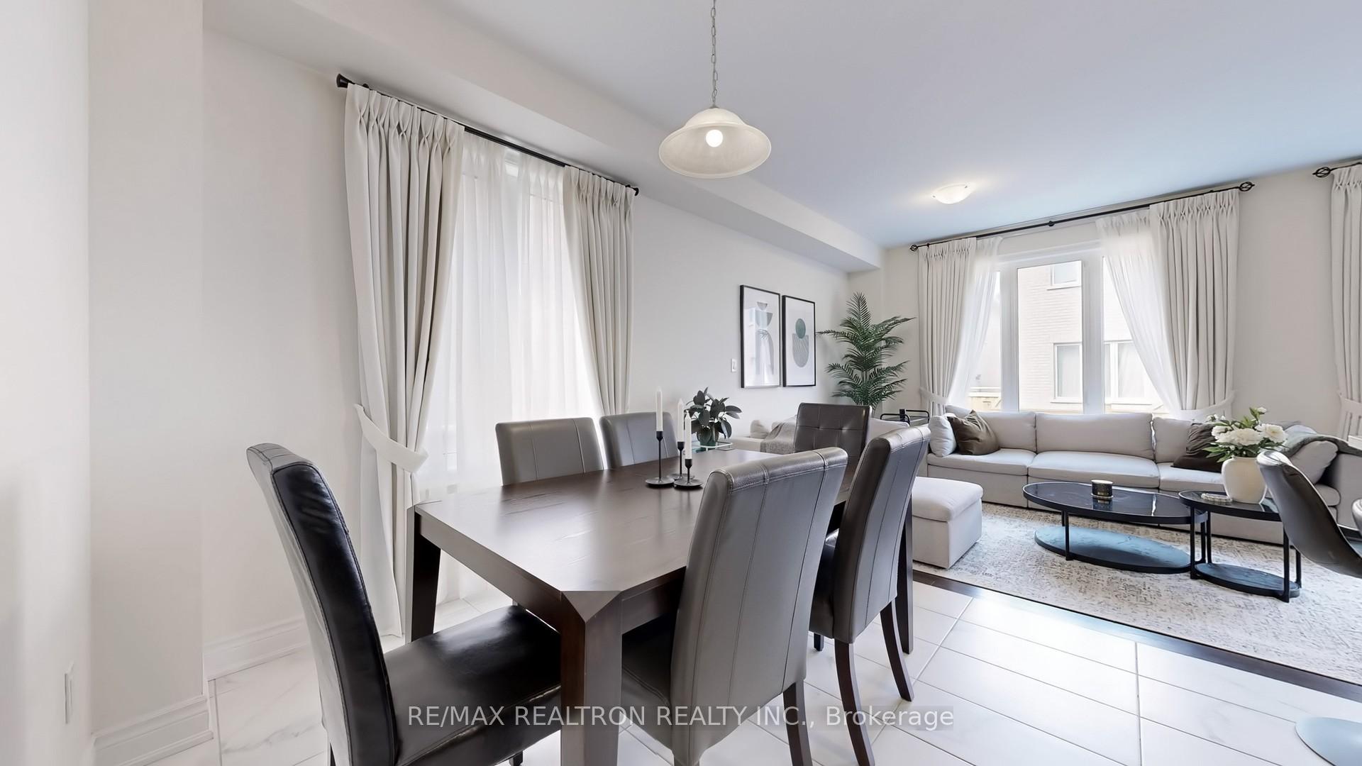 Photo 18 of 6 Reign Lane, Markham, Cedarwood — HOMEH