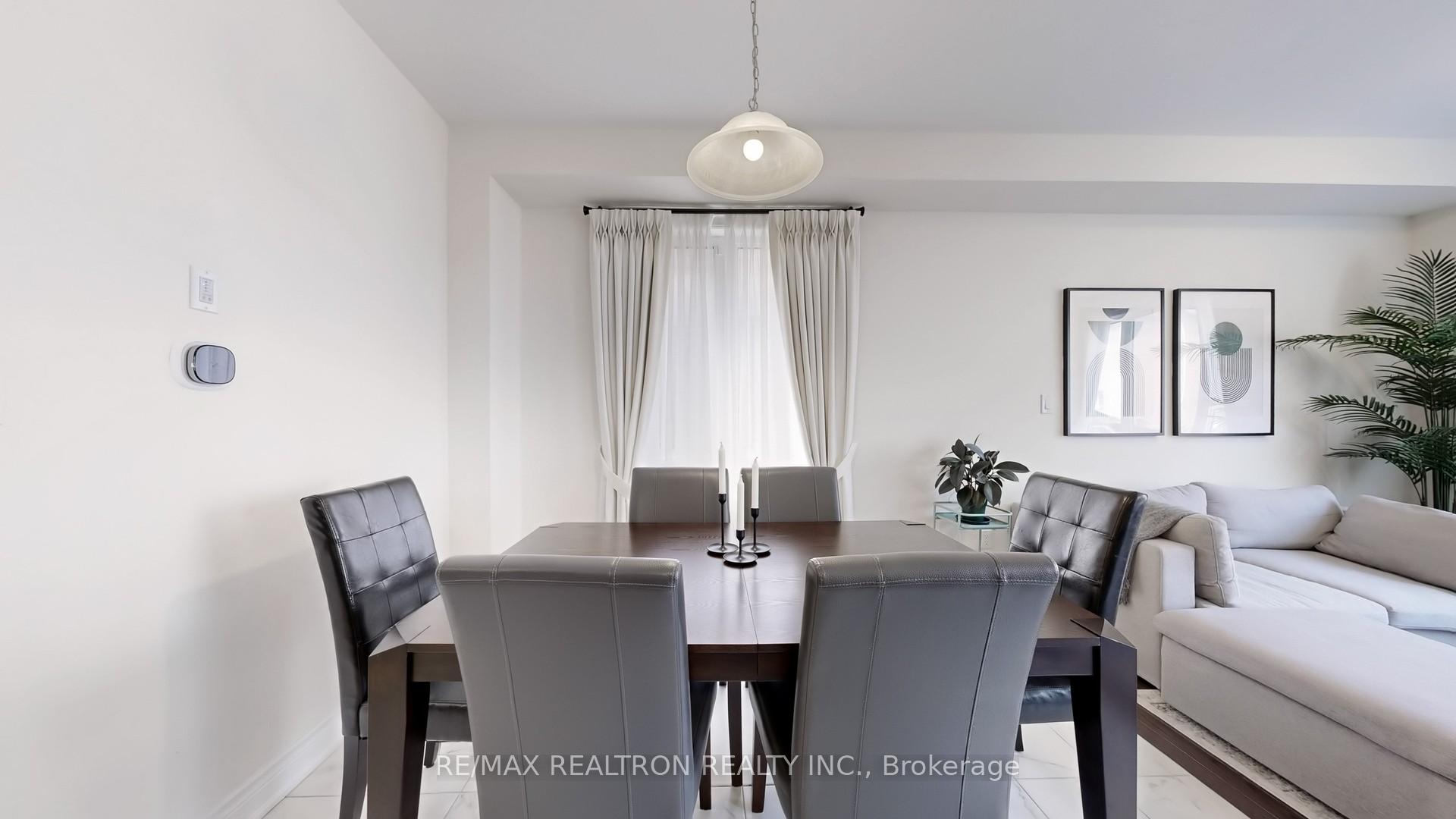 Photo 5 of 6 Reign Lane, Markham, Cedarwood — HOMEH