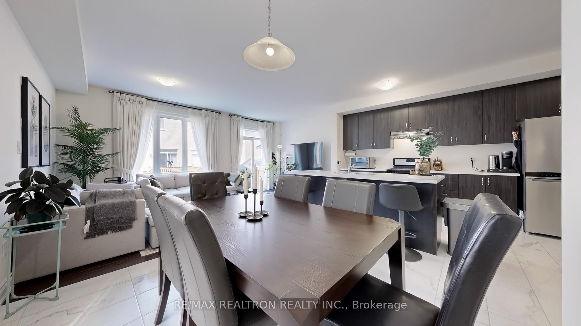 Photo 16 of 6 Reign Lane, Markham, Cedarwood — HOMEH