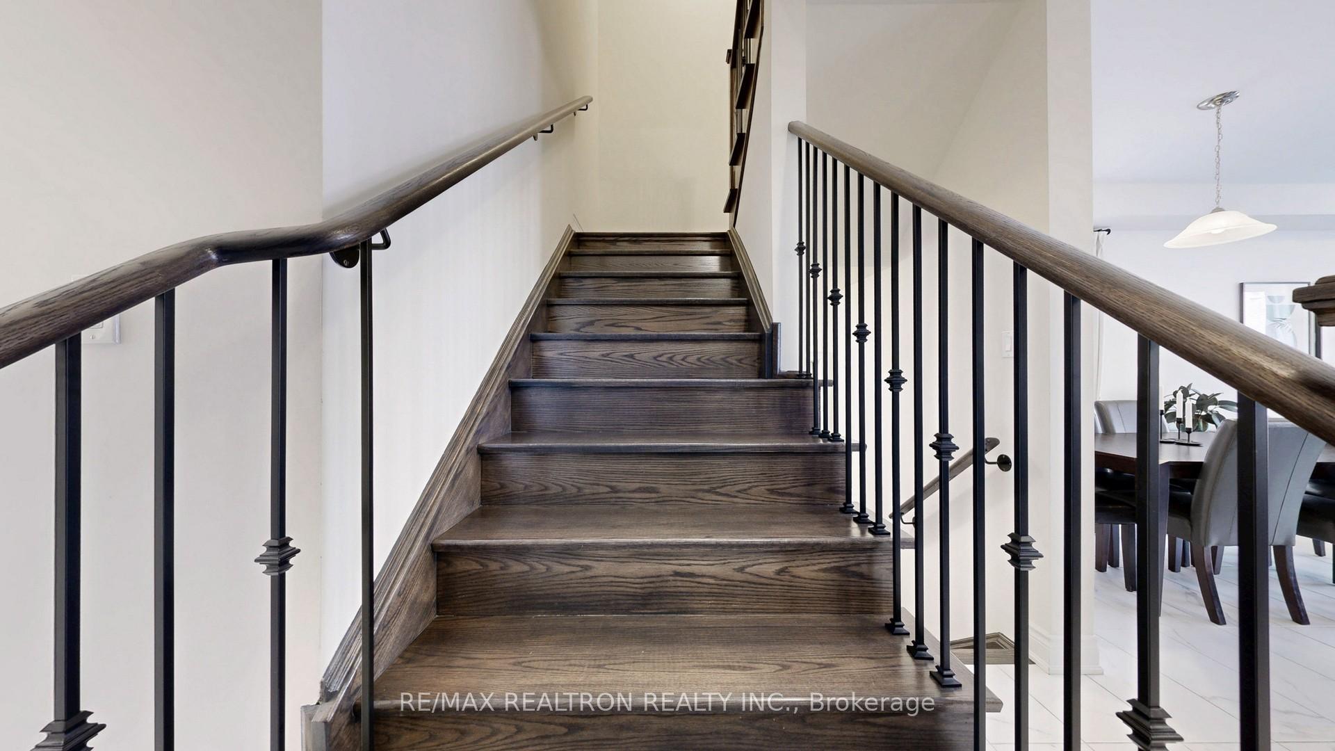 Photo 11 of 6 Reign Lane, Markham, Cedarwood — HOMEH