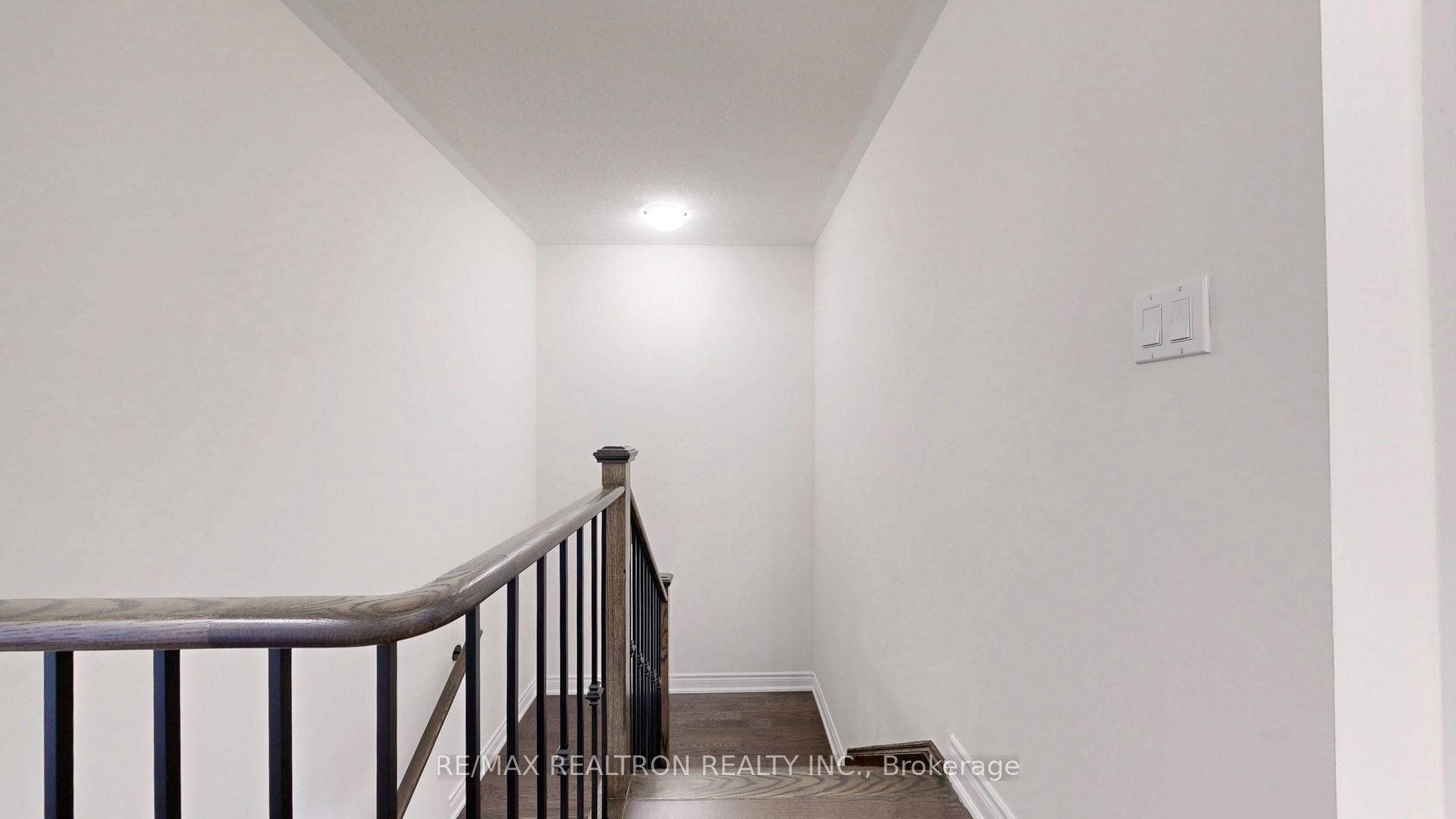 Photo 13 of 6 Reign Lane, Markham, Cedarwood — HOMEH