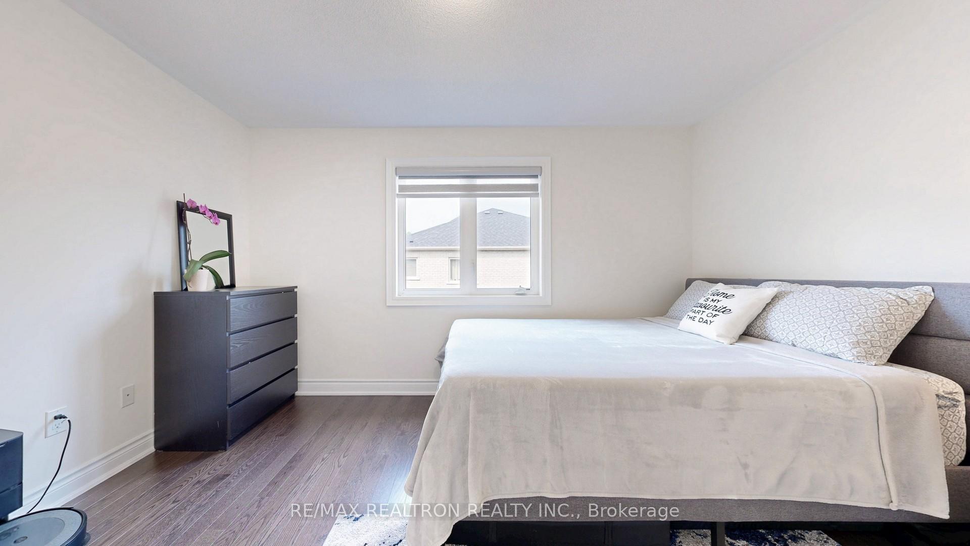 Photo 33 of 6 Reign Lane, Markham, Cedarwood — HOMEH