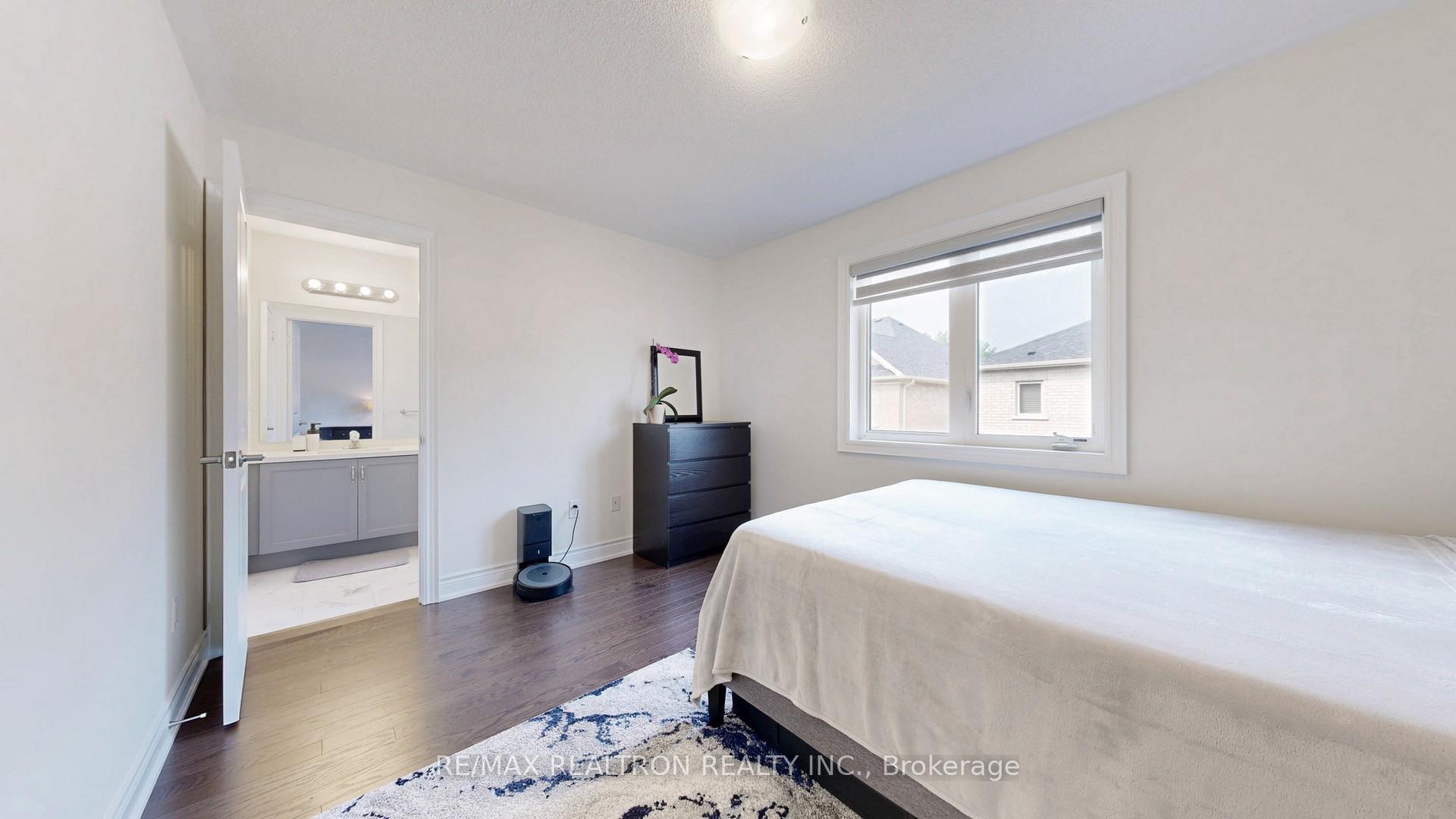 Photo 30 of 6 Reign Lane, Markham, Cedarwood — HOMEH