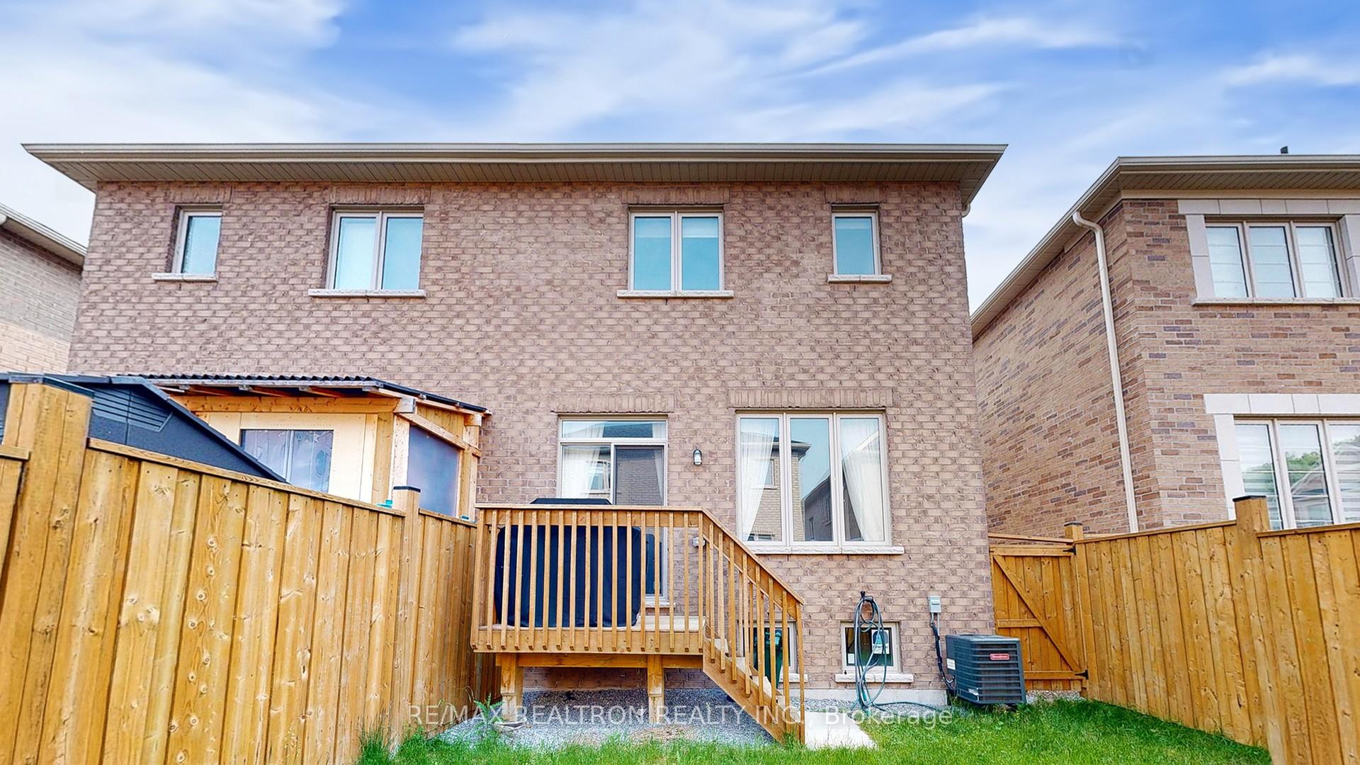 Photo 40 of 6 Reign Lane, Markham, Cedarwood — HOMEH
