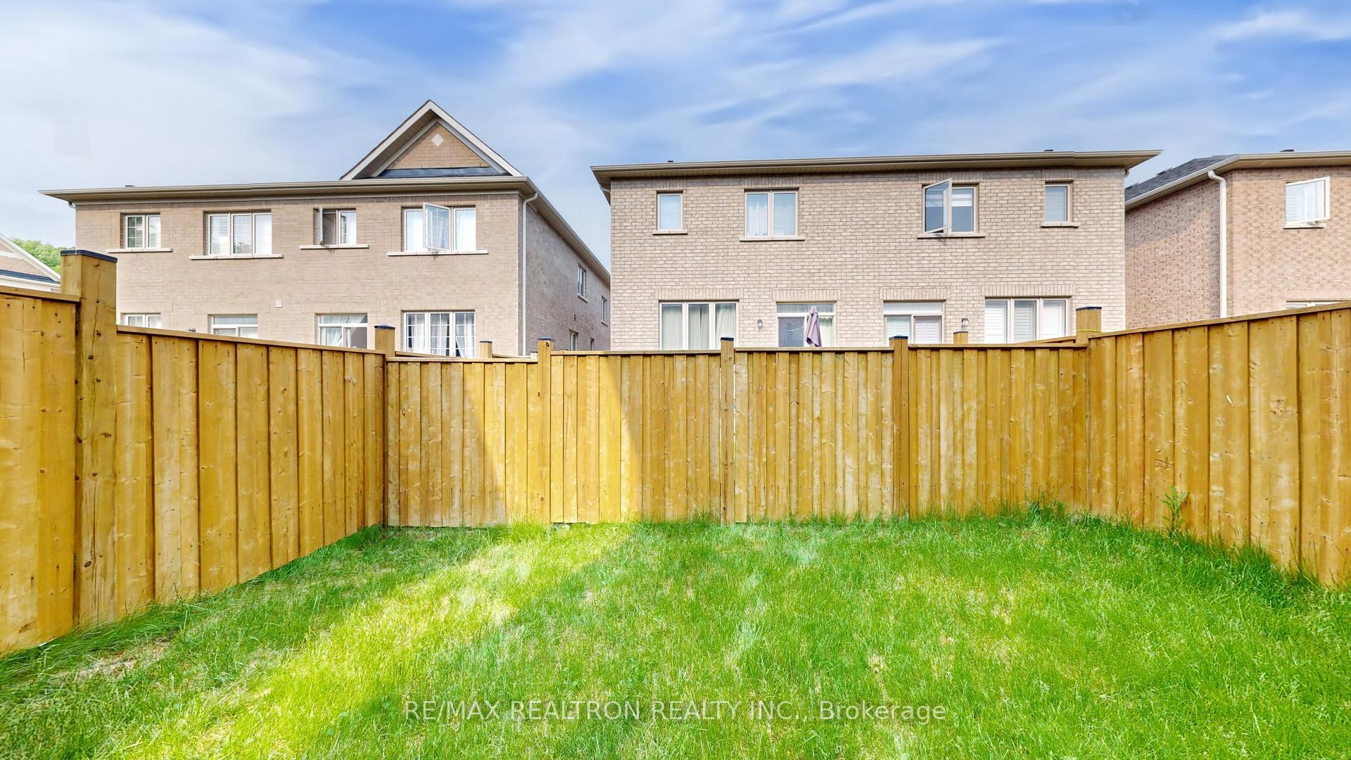 Photo 44 of 6 Reign Lane, Markham, Cedarwood — HOMEH