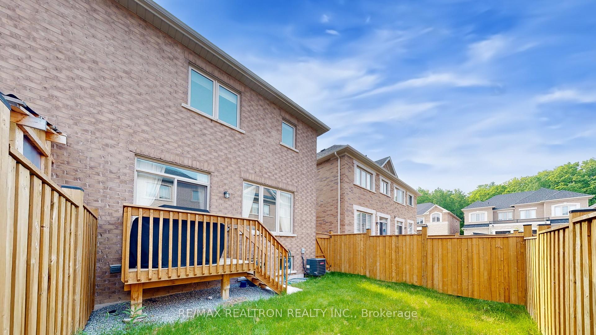 Photo 43 of 6 Reign Lane, Markham, Cedarwood — HOMEH