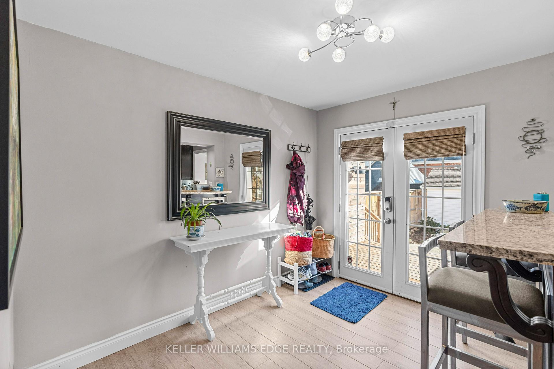 Photo 4 of 19 Edgevale Road, Hamilton, Westdale — HOMEH