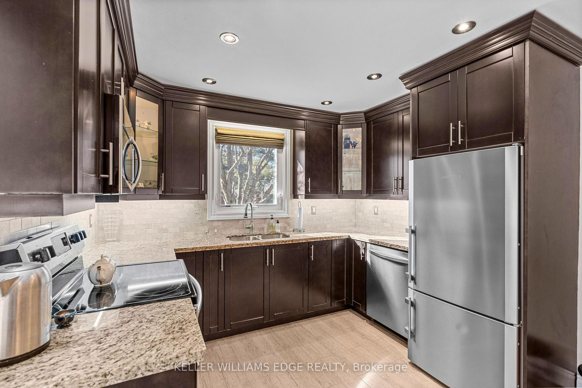 Photo 21 of 19 Edgevale Road, Hamilton, Westdale — HOMEH