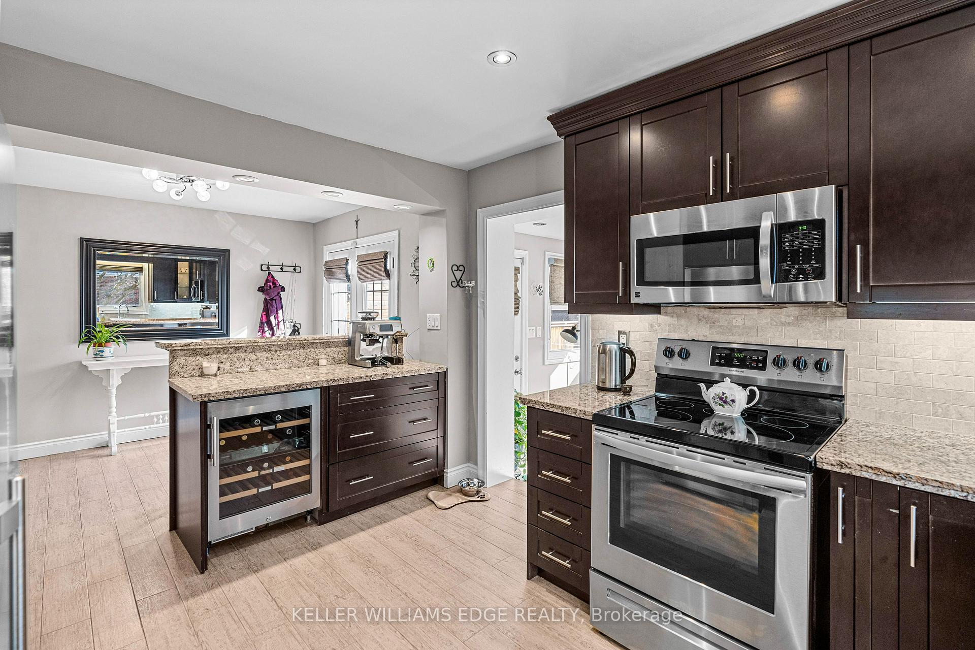 Photo 13 of 19 Edgevale Road, Hamilton, Westdale — HOMEH