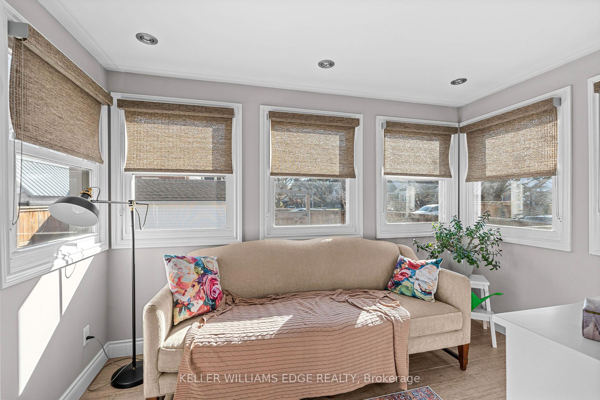 Photo 17 of 19 Edgevale Road, Hamilton, Westdale — HOMEH