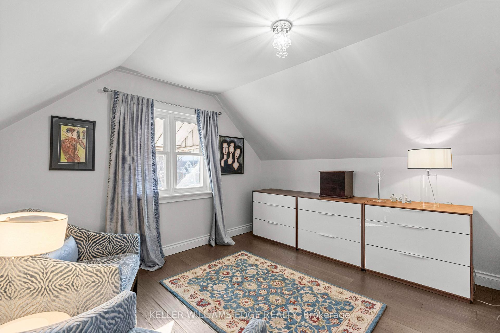Photo 23 of 19 Edgevale Road, Hamilton, Westdale — HOMEH