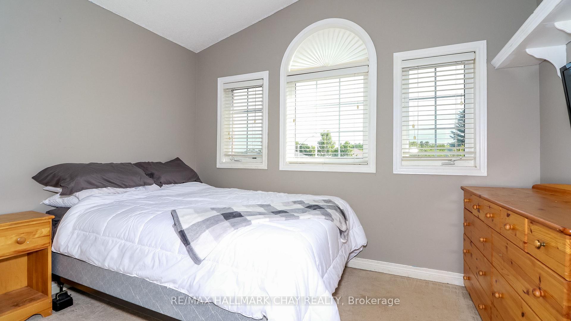 Photo 3 of 149 Cunningham Drive, Barrie, Ardagh — HOMEH