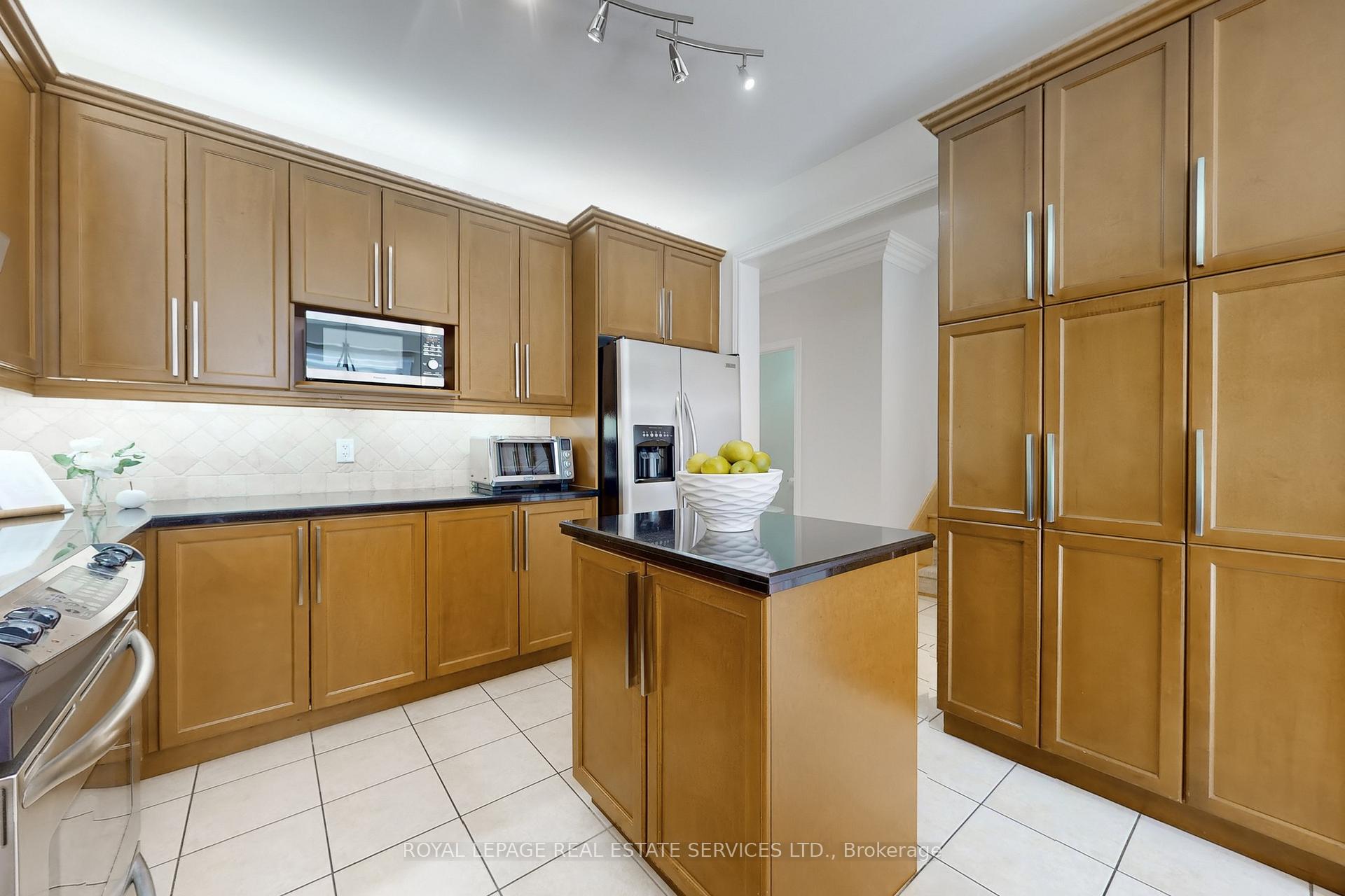 Photo 2 of 171 Coltrane Drive, Vaughan, Patterson — HOMEH