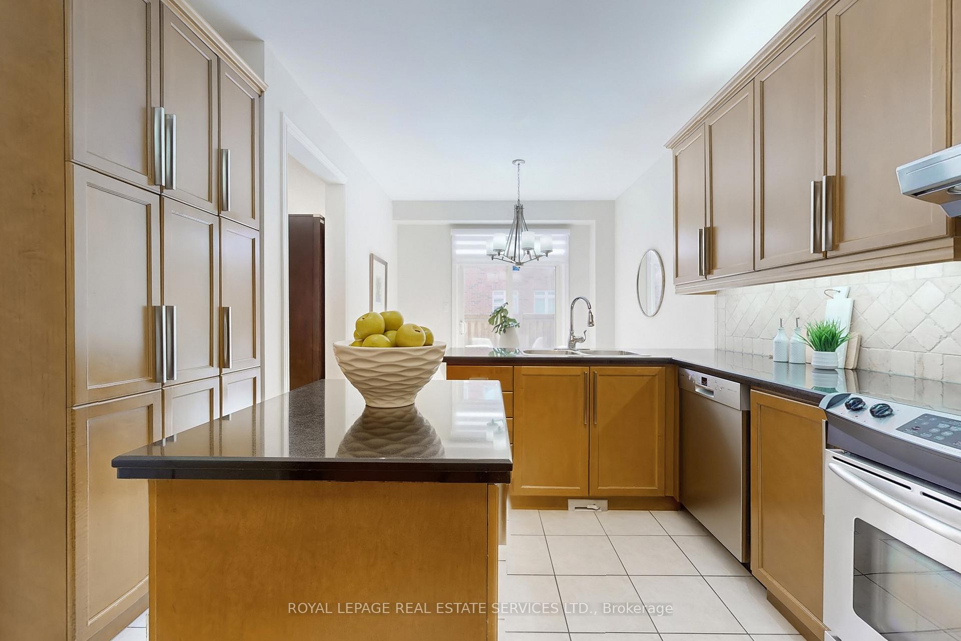 Photo 8 of 171 Coltrane Drive, Vaughan, Patterson — HOMEH
