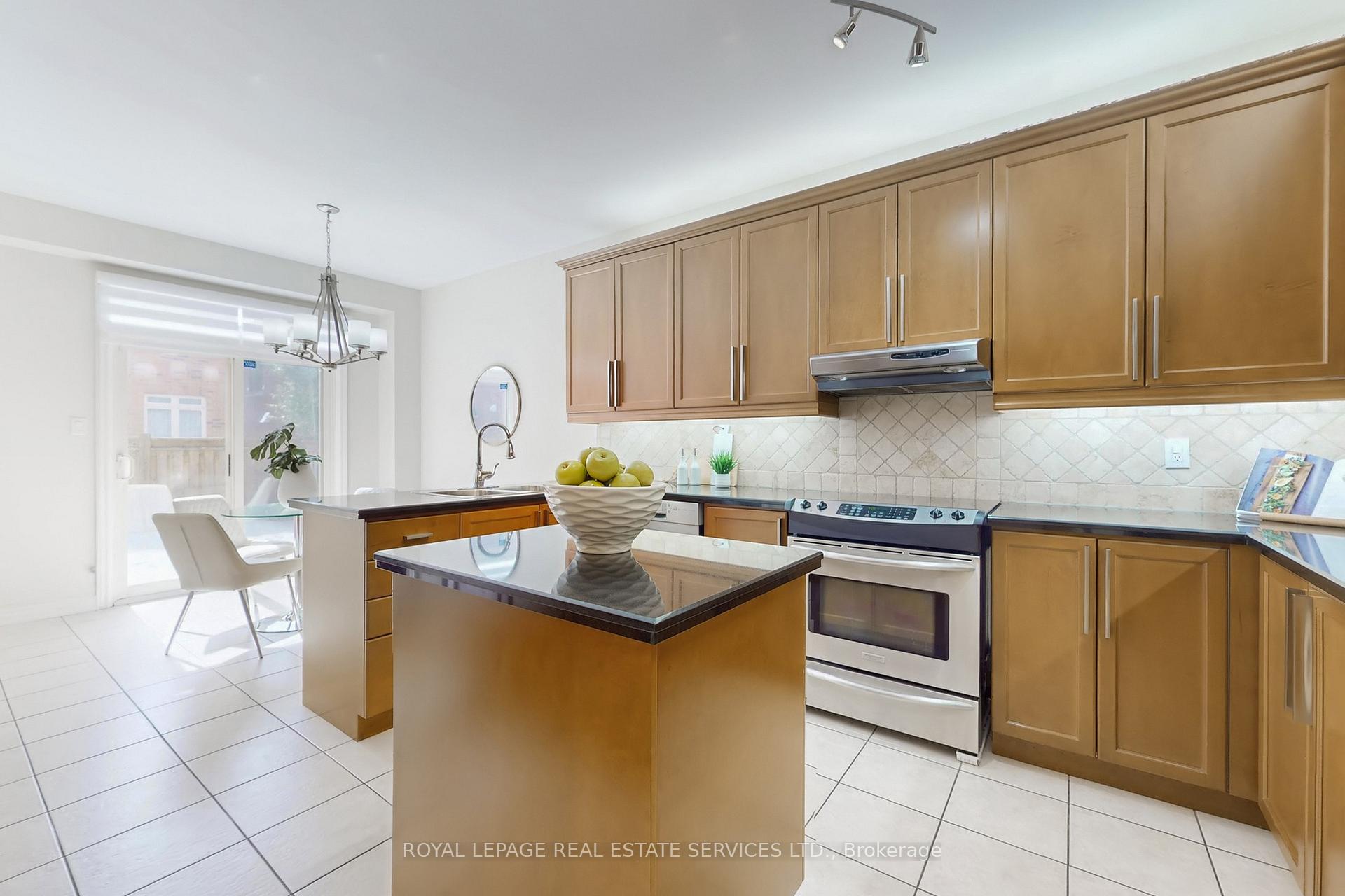 Photo 11 of 171 Coltrane Drive, Vaughan, Patterson — HOMEH