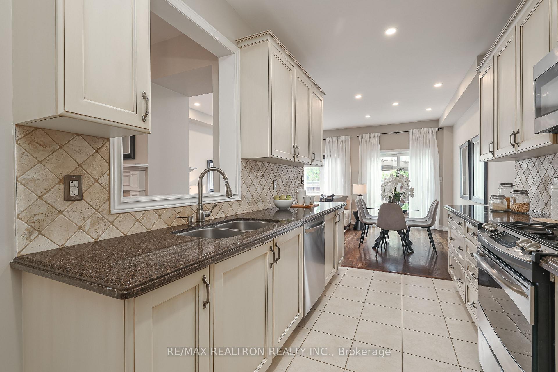 Photo 5 of 18 Lady Loretta Lane, Vaughan, Patterson — HOMEH
