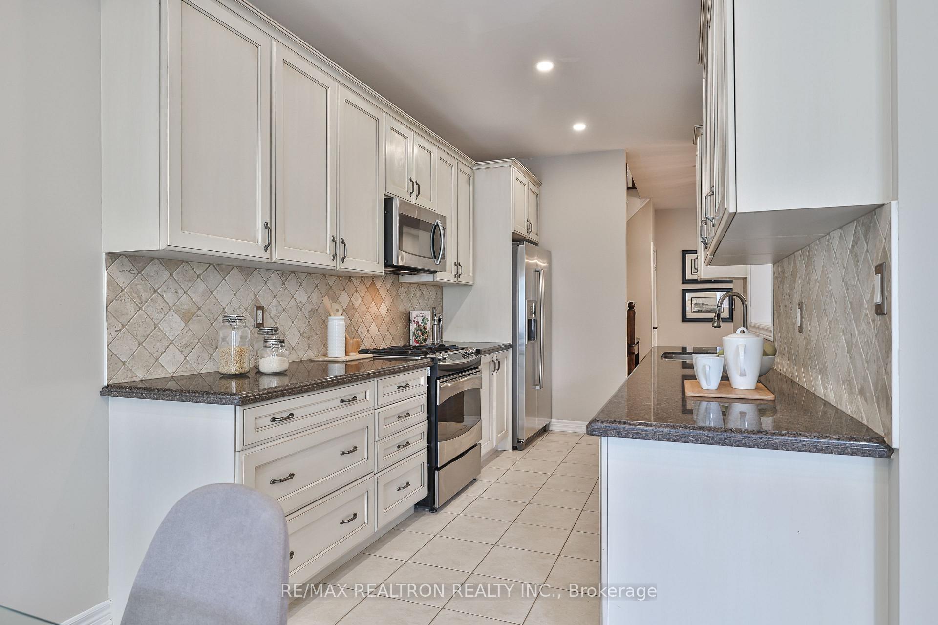 Photo 4 of 18 Lady Loretta Lane, Vaughan, Patterson — HOMEH