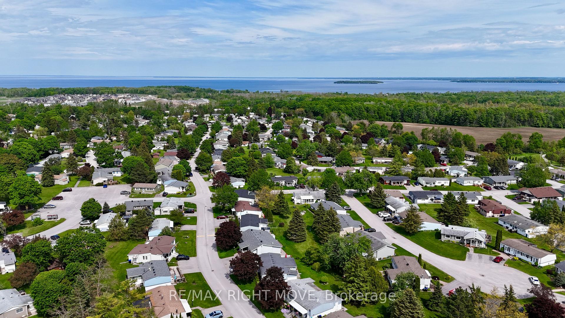 Photo 7 of 70 linden Lane, Innisfil, Rural Innisfil — HOMEH