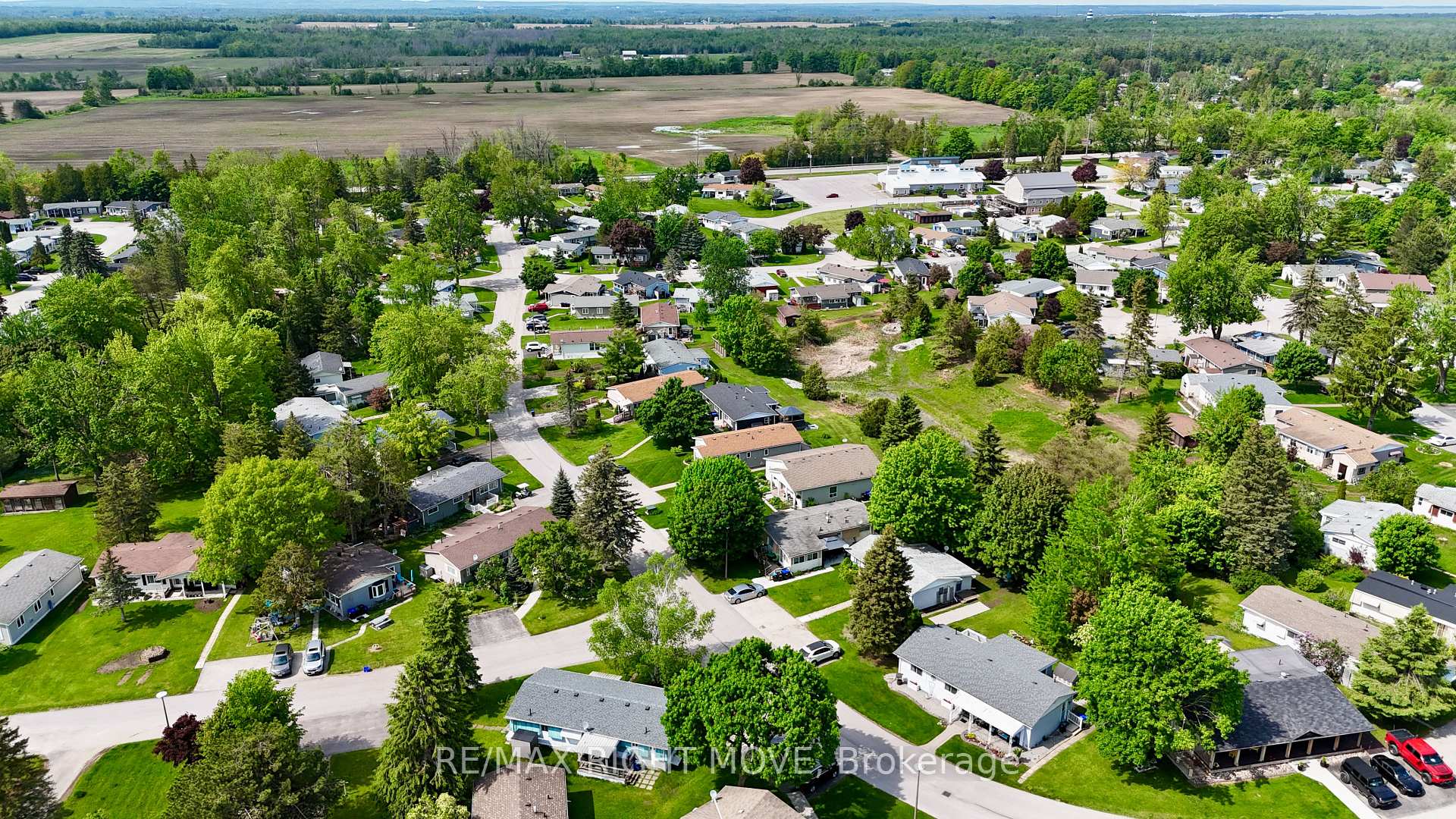 Photo 11 of 70 linden Lane, Innisfil, Rural Innisfil — HOMEH